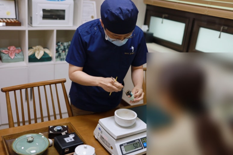 대자인 '공진단'은 다릅니다. 눈앞에서 김래영 원장이 직접 만들어드립니다.
