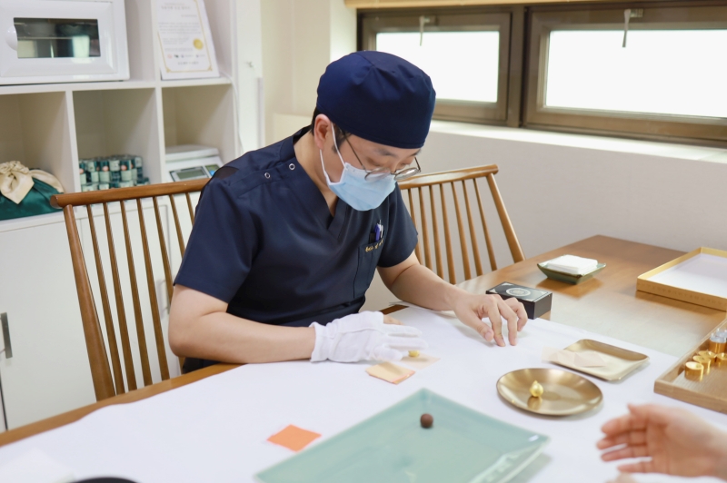 정품 사향으로 김래영 원장이 직접 조제하는 원방 공진단
